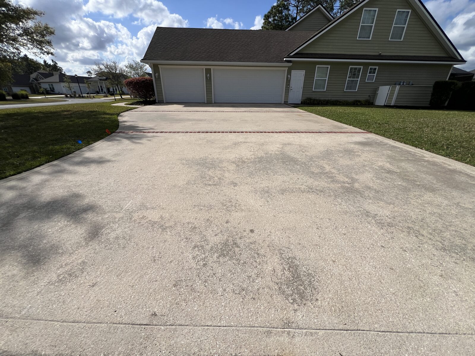 Fernandina Beach Exterior Cleaning technician soft washing house siding